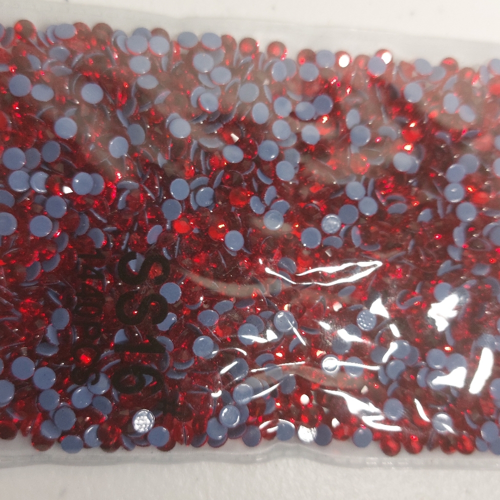 Red HotFix Rhinestones SS16